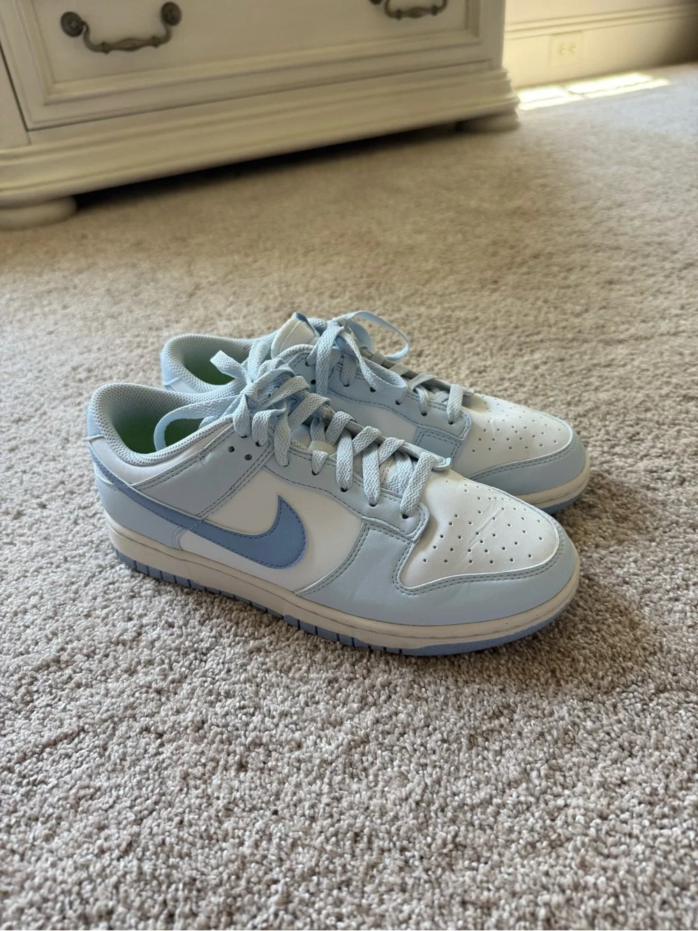 Nike Women's Low Top Sneakers Size 8 in Light Blue and White